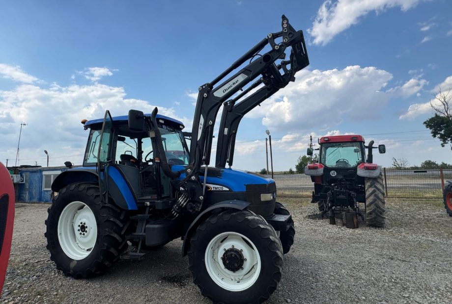 Tractor New Holland TM120